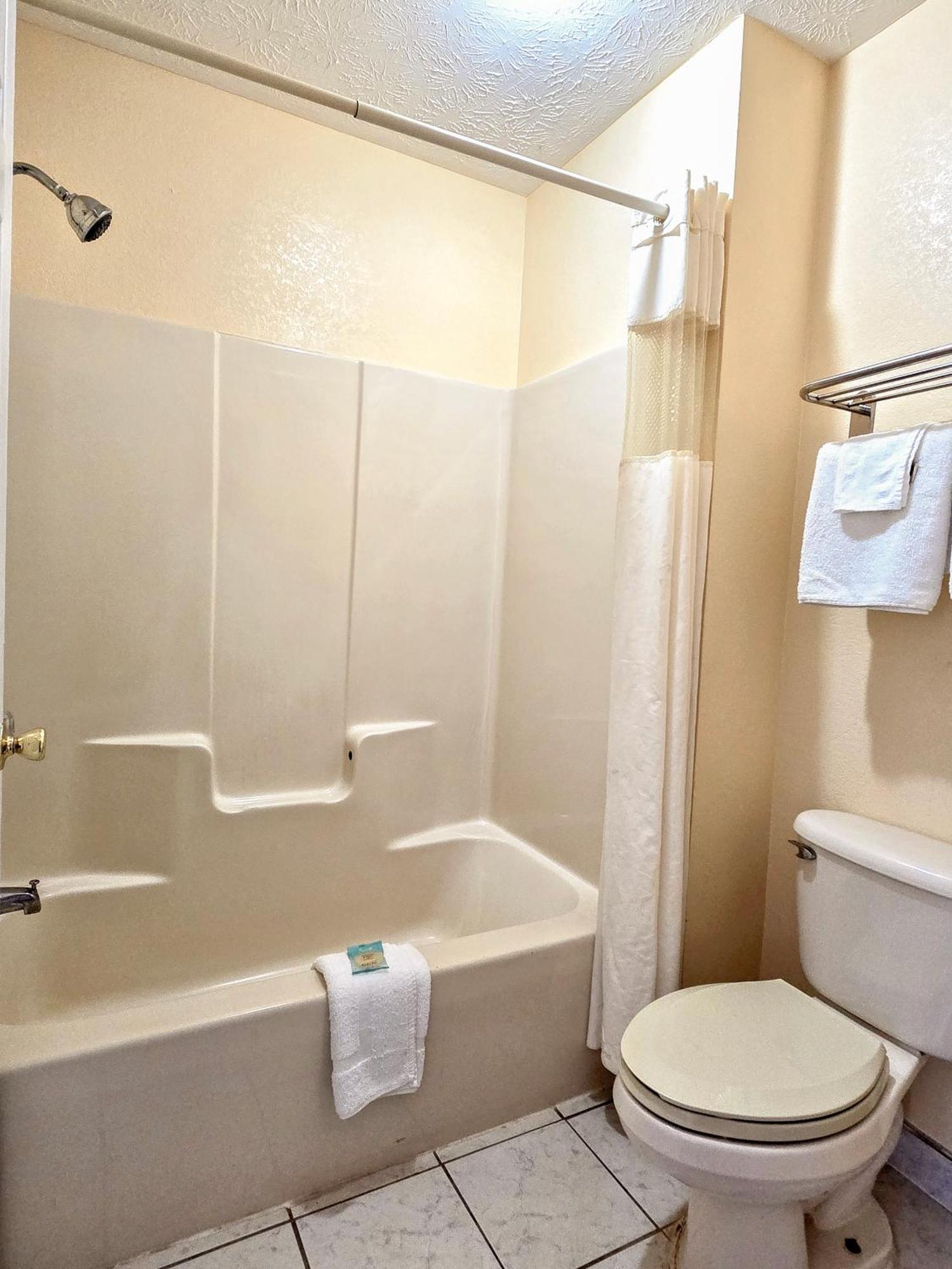 Garden Inn And Suites Near Callaway Gardens Pine Mountain Екстер'єр фото